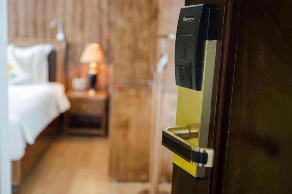 Noble & Swan Boutique Hotel Hanoi Exterior photo